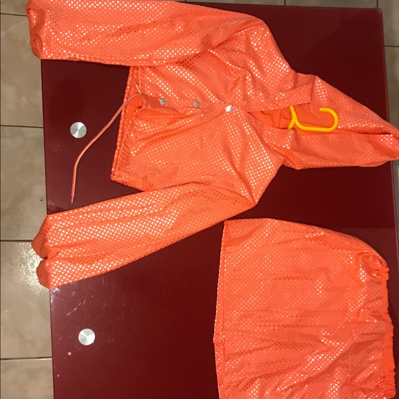 A Lil Sparkle Won't Hurt - Picture 3 of 5